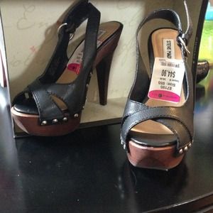 Cute sandals size 5.5