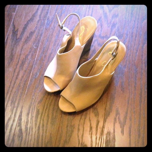 Jessica Simpson "Kassidy" wooden wedge