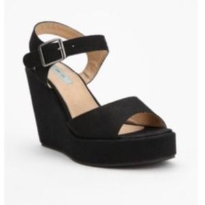 NEW Urban Outfitters black wedge sandal
