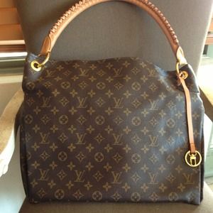 REDUCED Lv inspired hand bag.