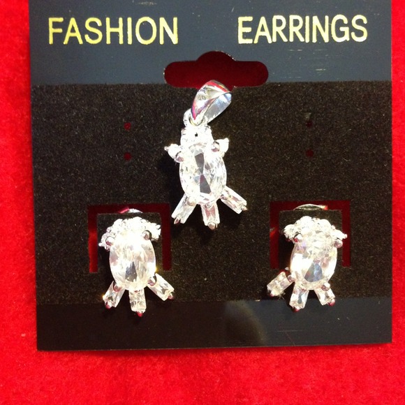 New silver earrings and pendant set!