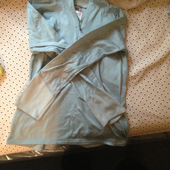 North face 1/4 zip medium