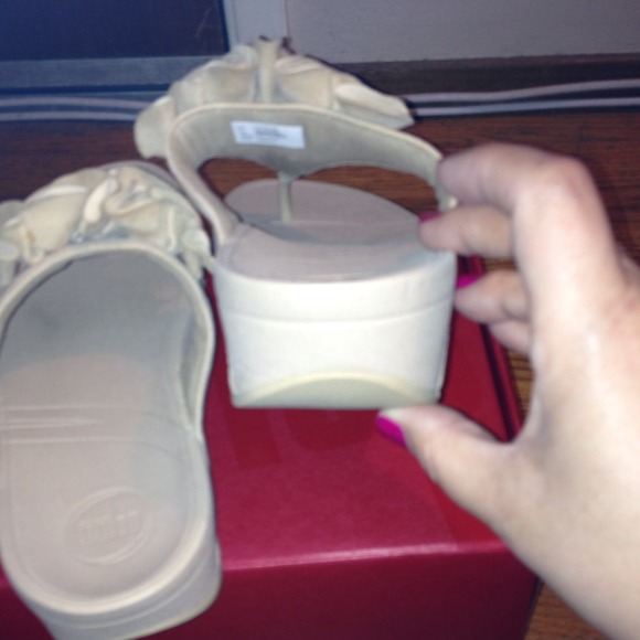 Cute fit flops !!SOLD!! - Picture 3 of 4