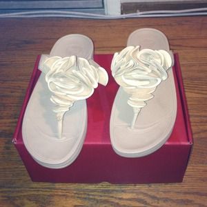 Cute fit flops !!SOLD!!