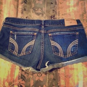 Distressed, Dark Wash Hollister short shorts!