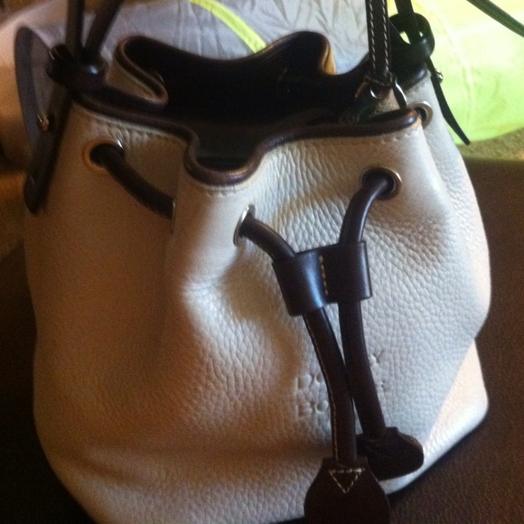 Dooney bag hold til 1/4