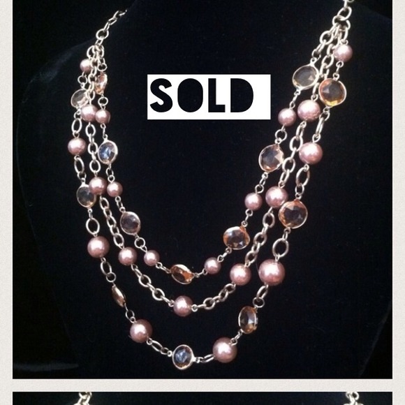 ❌Sold❌Crystal & pearl necklace.