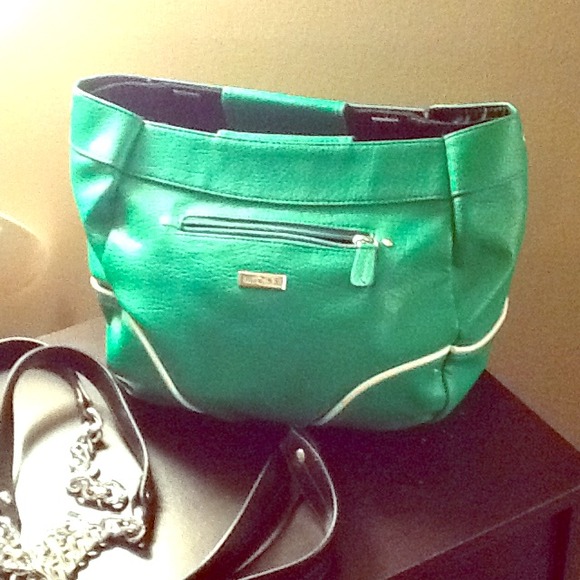 Miche bag w/ 2 shells 3 diff strap options