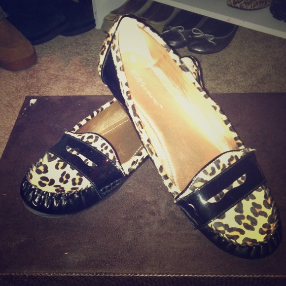 BCBG black with leopard print