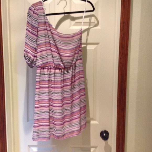 Purple/white chevron pattern one shoulder dress - Picture 1 of 3