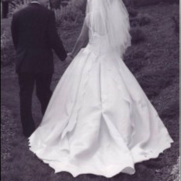 SOLD!!! Vera Wang Luxe Collection "Mary" - Picture 3 of 4