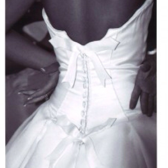 SOLD!!! Vera Wang Luxe Collection "Mary" - Picture 4 of 4