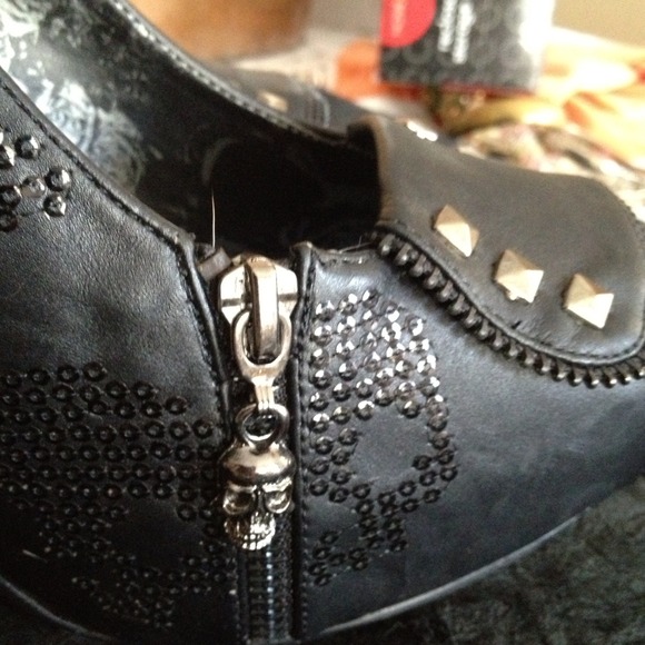 On Hold for @svinton!!!!!! Iron Fist skull pumps