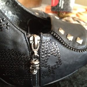 On Hold for @svinton!!!!!! Iron Fist skull pumps