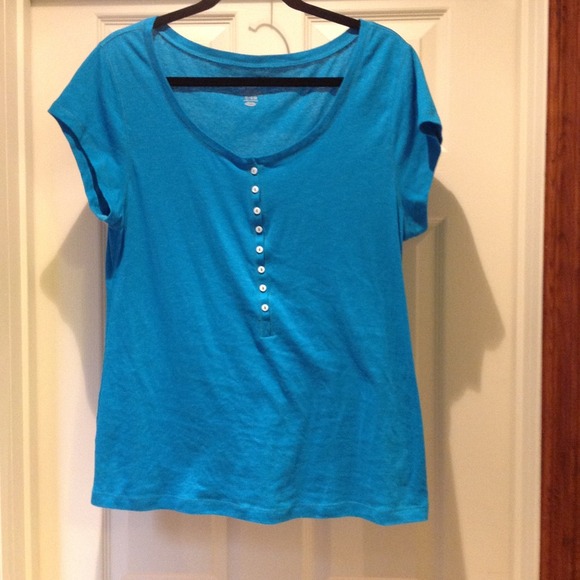 Turquoise tee from Old Navy - Picture 1 of 1