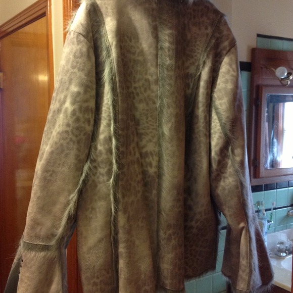 Coat - Picture 2 of 4