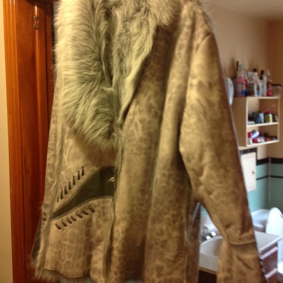 Coat - Picture 3 of 4
