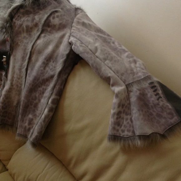 Coat - Picture 4 of 4
