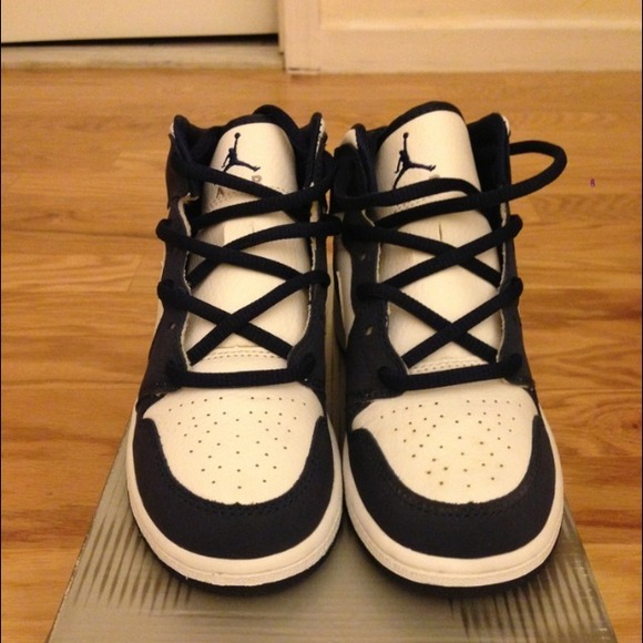 SOLD!!!! Jordan 1 retro Size 3 Y (W 5) - Picture 3 of 4