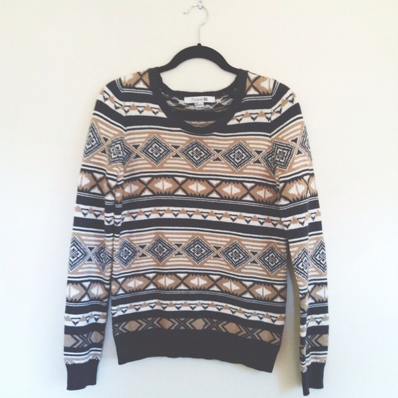 ❗❗SOLD BUNDLE @divyakiran F21 Pattern Sweater❗❗