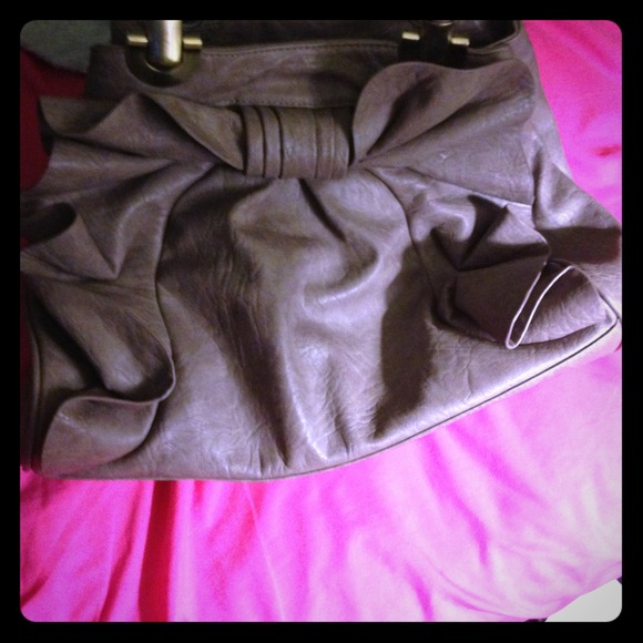 bow ruffle handbag