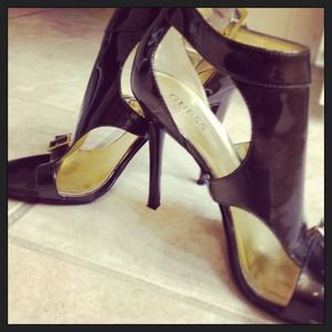 GUESS size 8 shoes