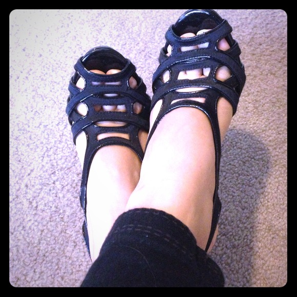 glint Shoes - Black Heels