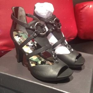 Brand new Kenneth Cole Shoes. Sz 5