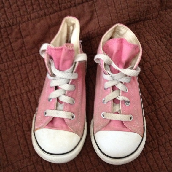 Pink Converse - Picture 2 of 2
