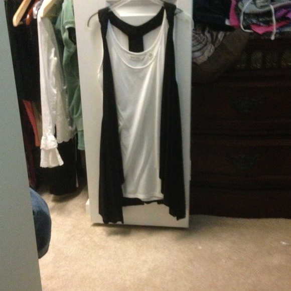 White tank with black vest attached 🚫🚫Bundled