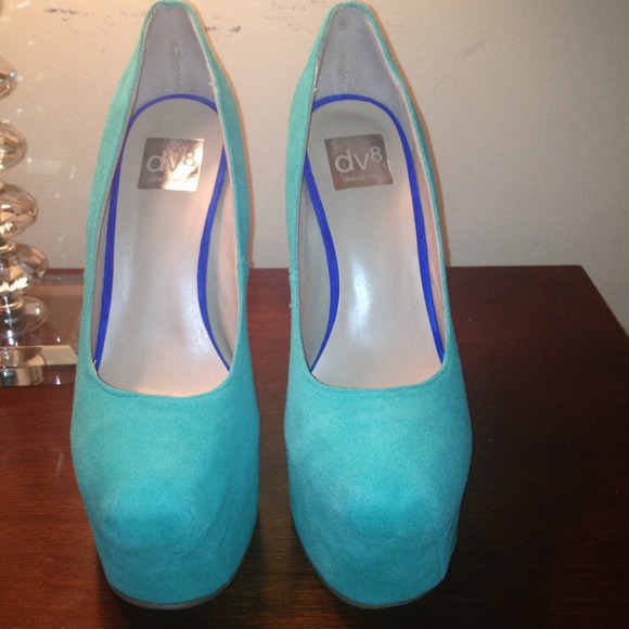 Dolce vita "vixen" mint suede pumps