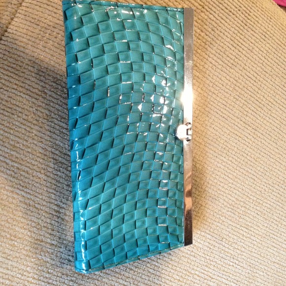Aqua clutch