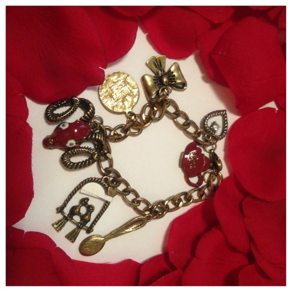 🚫Sold in a bundle🚫Retro style bracelet