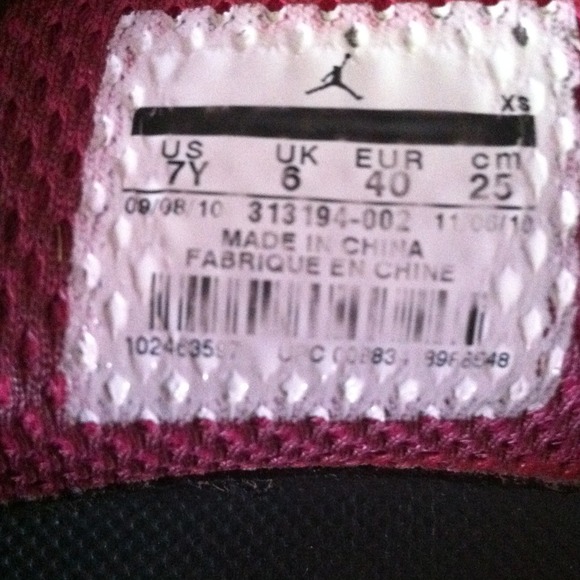 pink Jordan sandals - Picture 2 of 3