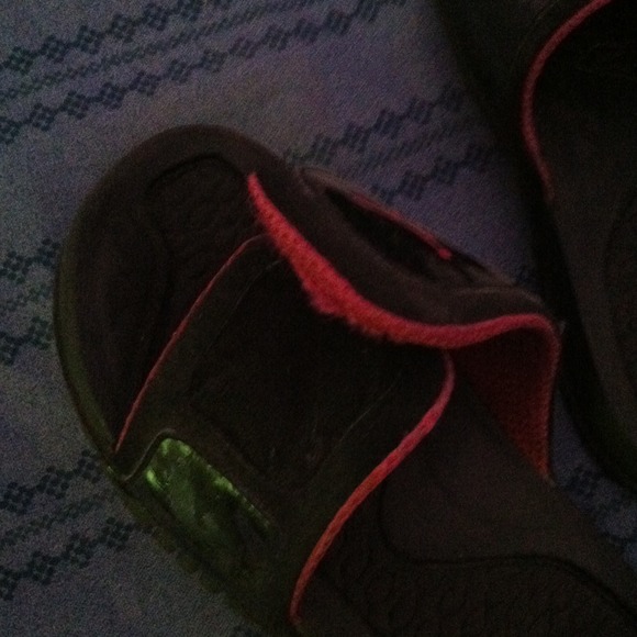 pink Jordan sandals - Picture 3 of 3