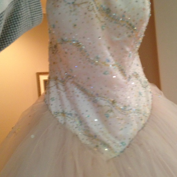 Beautiful light pink formal - Picture 2 of 4