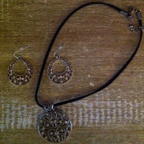 Lia Sophia necklace and earring set