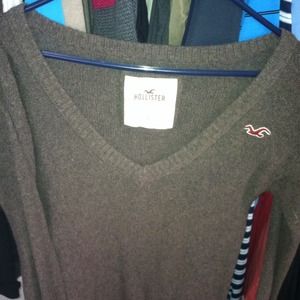 Brown hollister sweater