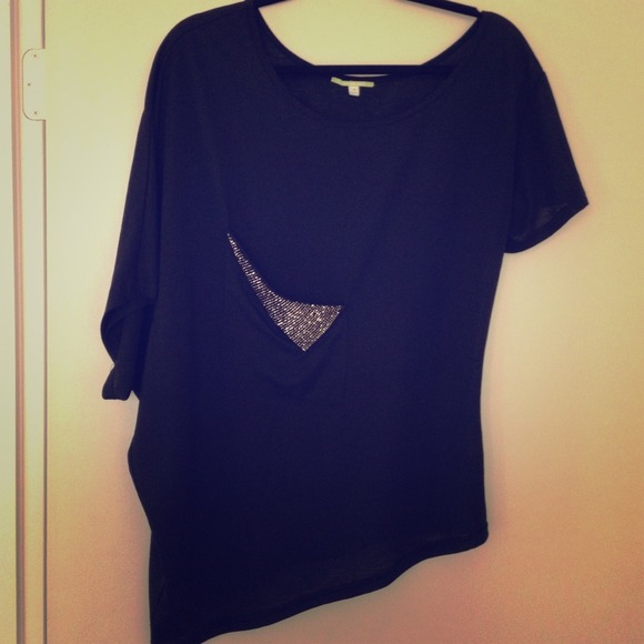 Asymmetric black pocket front Gianni Bini shirt M