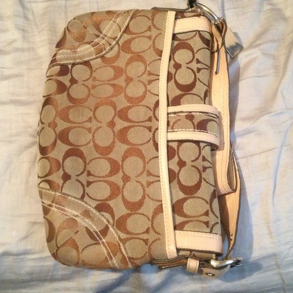 Coach Purse. - Picture 2 of 4