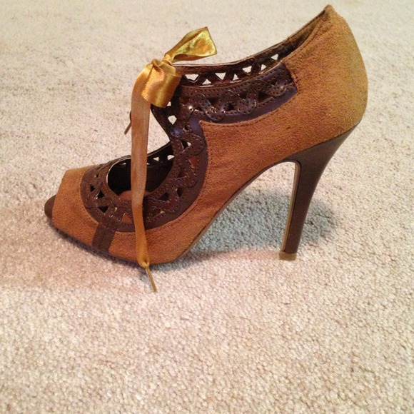 🎉2X HOST PICK🎉Amazing peep toe brown heels! - Picture 2 of 4