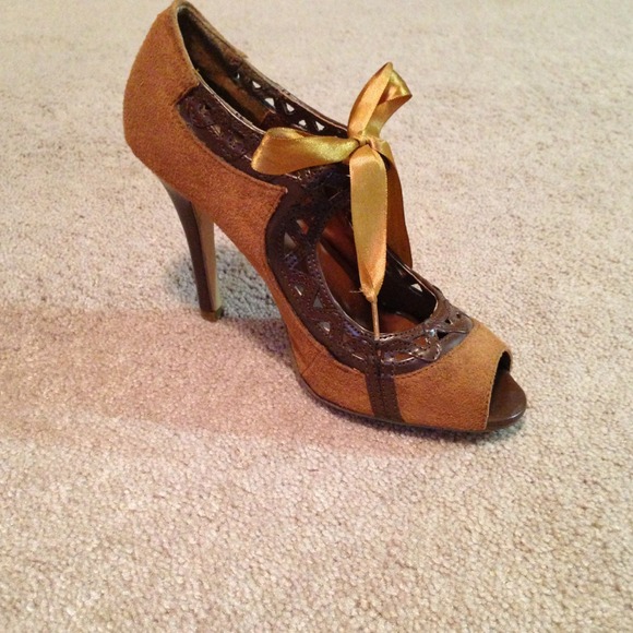 🎉2X HOST PICK🎉Amazing peep toe brown heels! - Picture 4 of 4