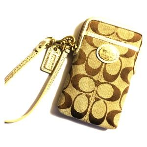 Coach Wristlet; Excellent condition!