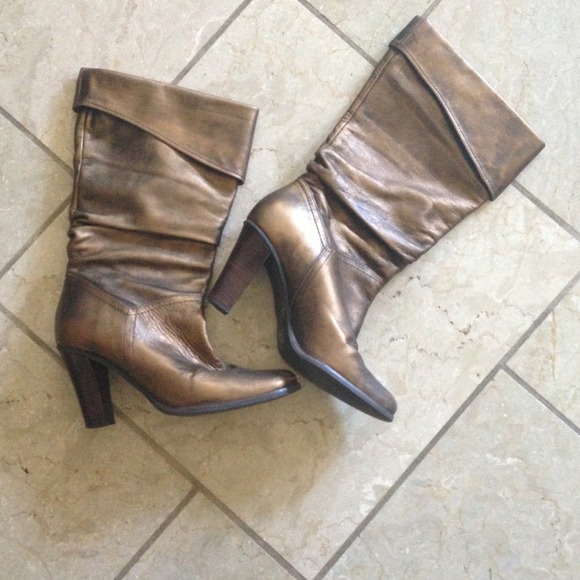 SOLD Penny <3 Kenny bronze boots