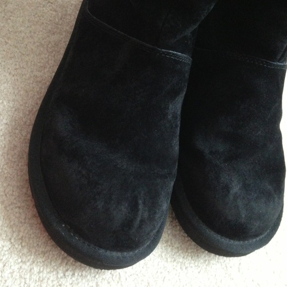 ***SOLD*** Black Tall Back Zip Uggs - Picture 2 of 4