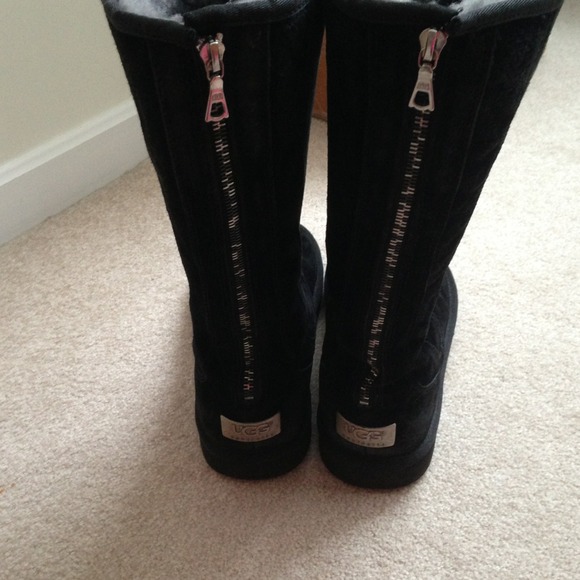 ***SOLD*** Black Tall Back Zip Uggs - Picture 3 of 4