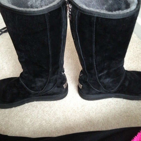 ***SOLD*** Black Tall Back Zip Uggs - Picture 4 of 4