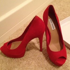 Steve Madden pumps.