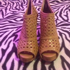 💣 Tan high heel booties