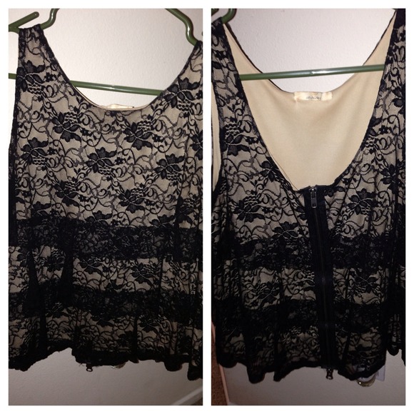 LACE TOP